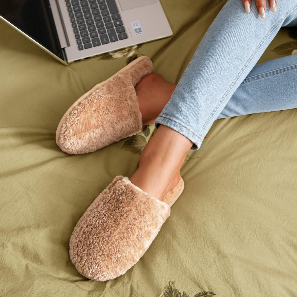 EverFoams Women's Fuzzy Slippers Warm Cozy Memory Foam Indoor House Shoes